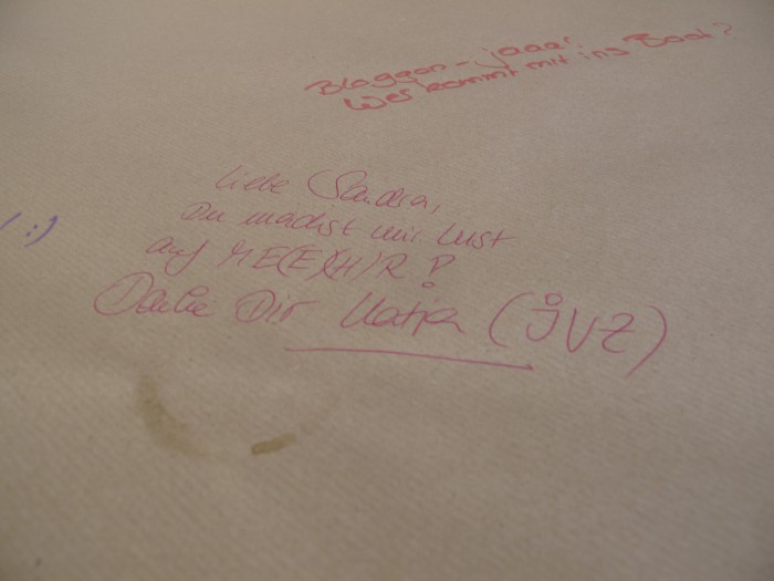 Ein netter Spruch auf der Tischdecke. Foto: Annica Müllenberg