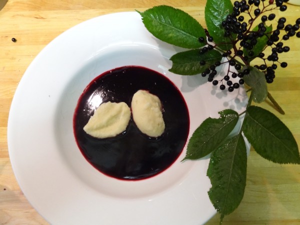 slowFood: Fliederbeersuppe mit Grießklößchen - GLUCKE Online-Magazin ...